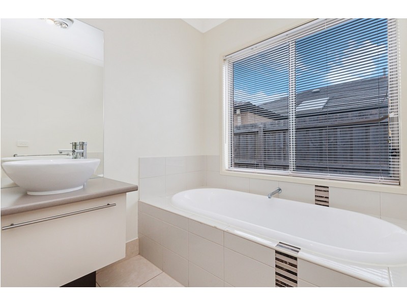 7 Napthine Terrace, Warrnambool VIC 3280