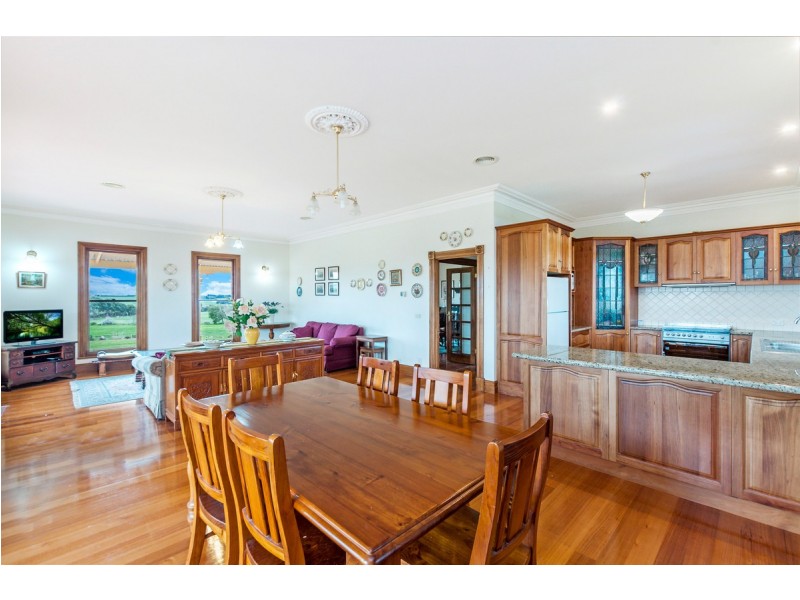 101 Farnham Road, Illowa VIC 3282