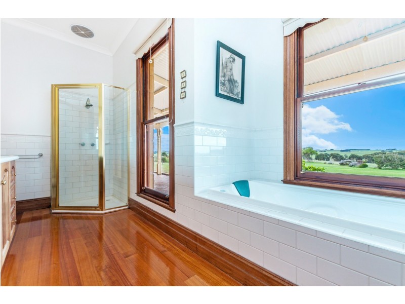 101 Farnham Road, Illowa VIC 3282