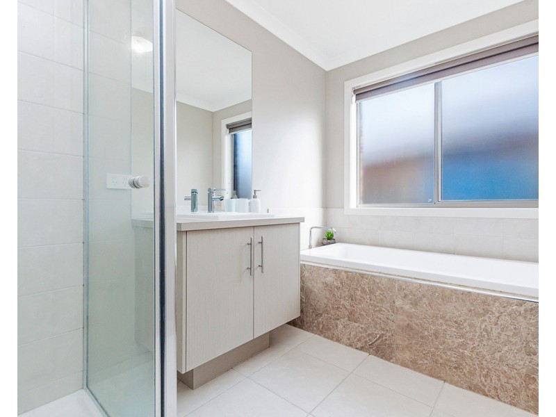 27 Boston Drive, Warrnambool VIC 3280
