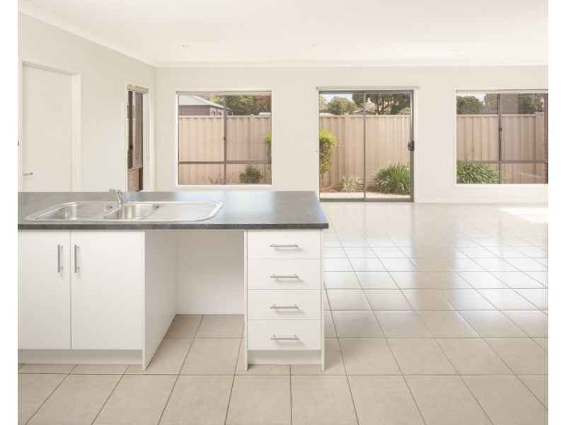 2/94 Spring Street, Mortlake VIC 3272