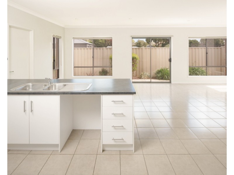 2/94 Spring Street, Mortlake VIC 3272