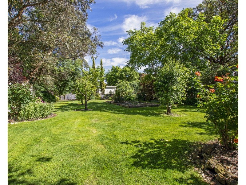 77 Darlington Road, Mortlake VIC 3272