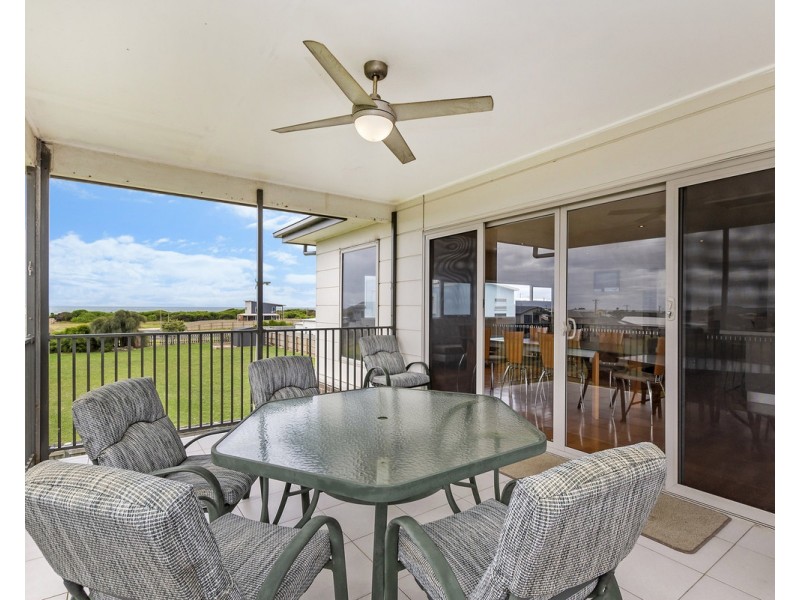 8 Callaway Court, Peterborough VIC 3270