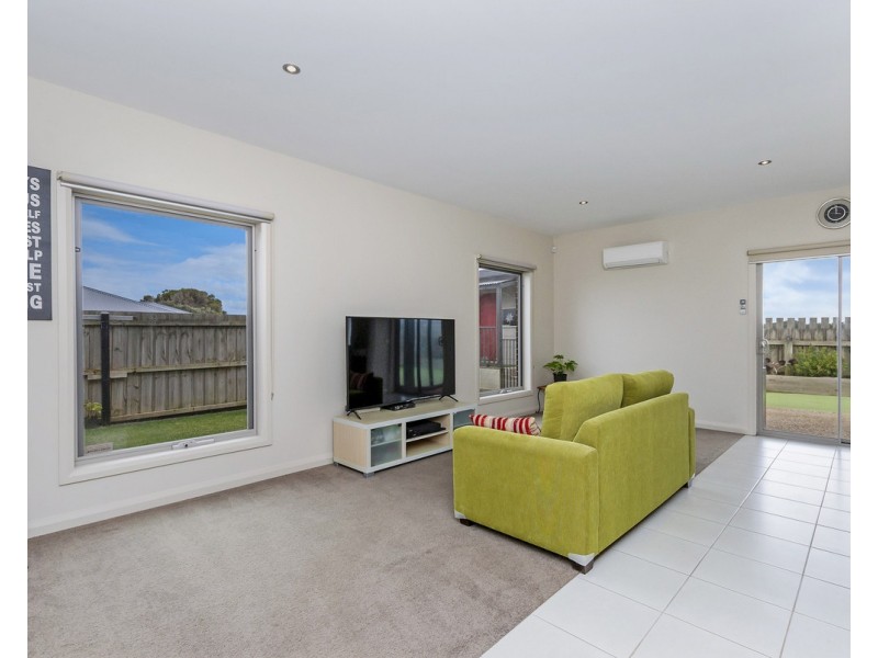8 Callaway Court, Peterborough VIC 3270
