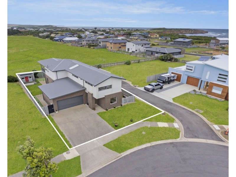8 Callaway Court, Peterborough VIC 3270