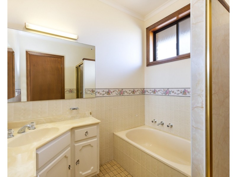 17 Nayler Crescent, Warrnambool VIC 3280