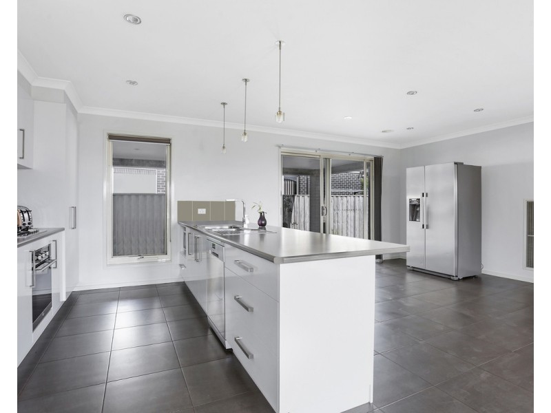 48 Dennington Rise, Warrnambool VIC 3280