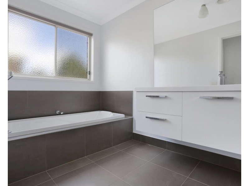 48 Dennington Rise, Warrnambool VIC 3280