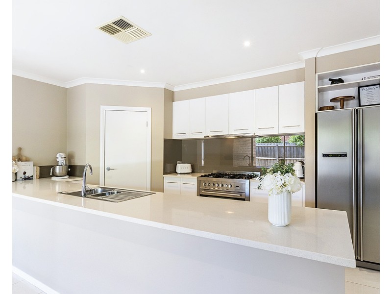 8 Chenoweth Court, Warrnambool VIC 3280