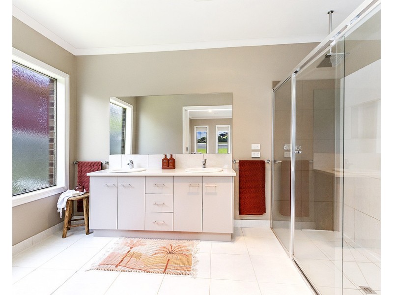 8 Chenoweth Court, Warrnambool VIC 3280