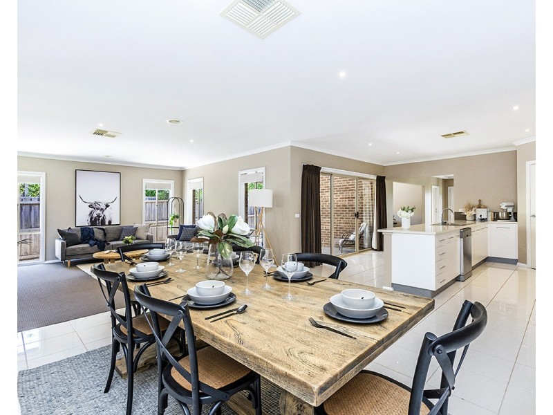8 Chenoweth Court, Warrnambool VIC 3280