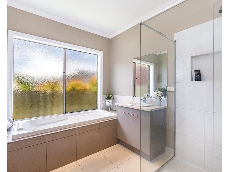 8 Chenoweth Court, Warrnambool VIC 3280