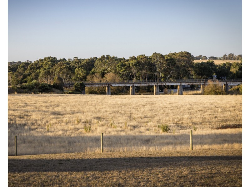 24 Hallowells Road, Cudgee VIC 3265