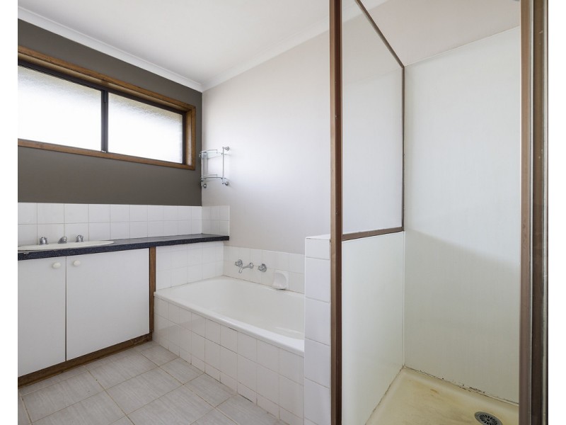 4 Bridge Road, Bushfield VIC 3281