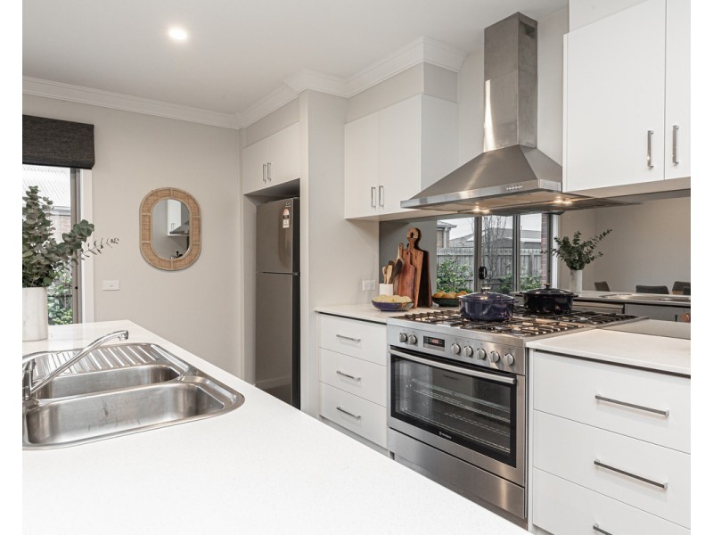 11 McGinness Way, Warrnambool VIC 3280