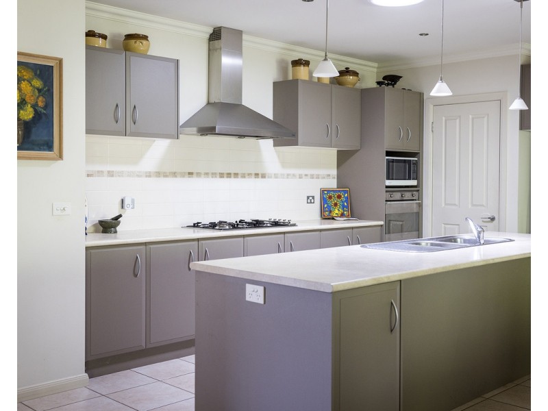 8 Nairn Close, Warrnambool VIC 3280