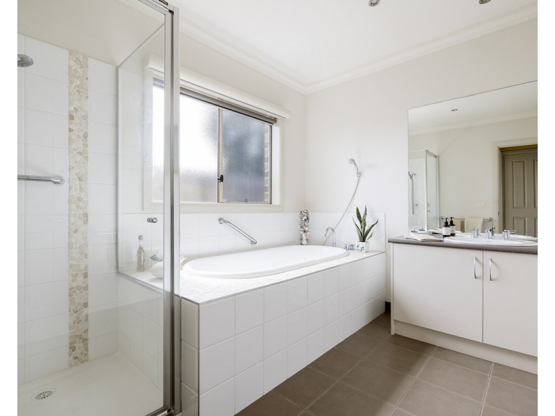 8 Nairn Close, Warrnambool VIC 3280