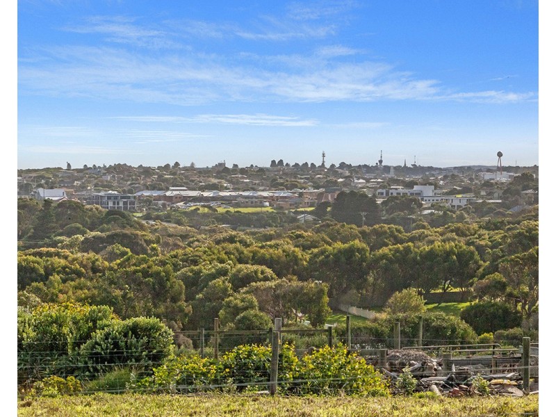 18 Logans Beach Road, Warrnambool VIC 3280