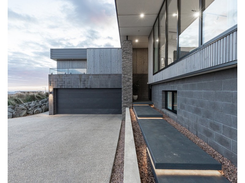 8 Whale Avenue, Warrnambool VIC 3280