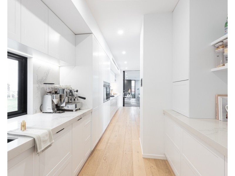 8 Whale Avenue, Warrnambool VIC 3280