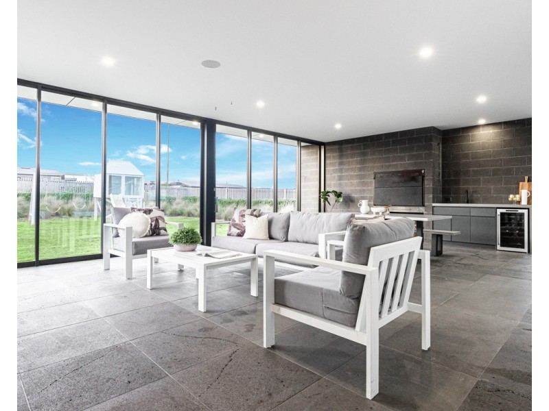 8 Whale Avenue, Warrnambool VIC 3280