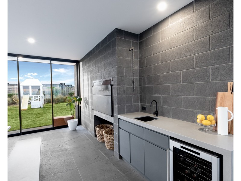 8 Whale Avenue, Warrnambool VIC 3280