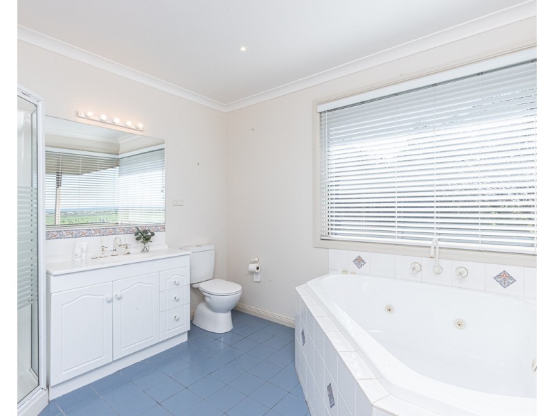 84 Andersons Road, Tower Hill VIC 3283