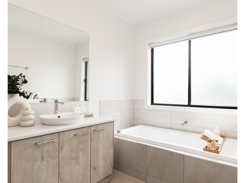 6 Whale Avenue, Warrnambool VIC 3280