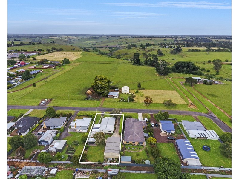 64 Mitchell Street, Cobden VIC 3266