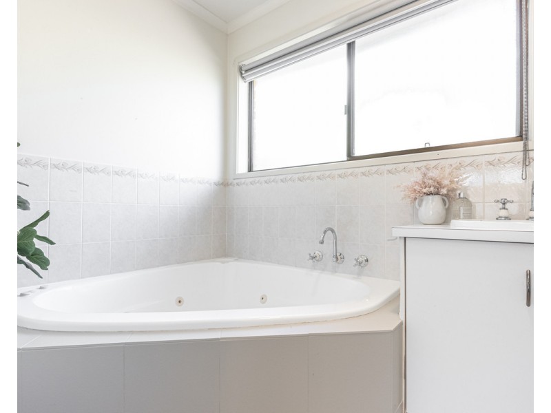 5 Maneroo Court, Warrnambool VIC 3280