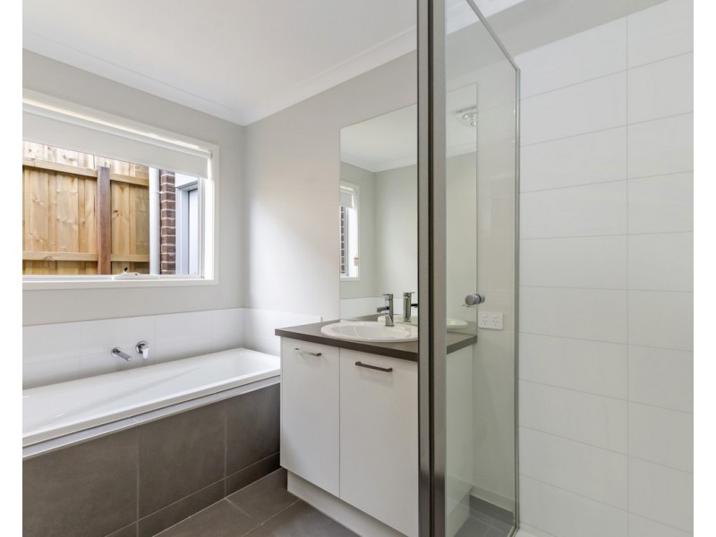 2A Ekard Avenue, Warrnambool VIC 3280