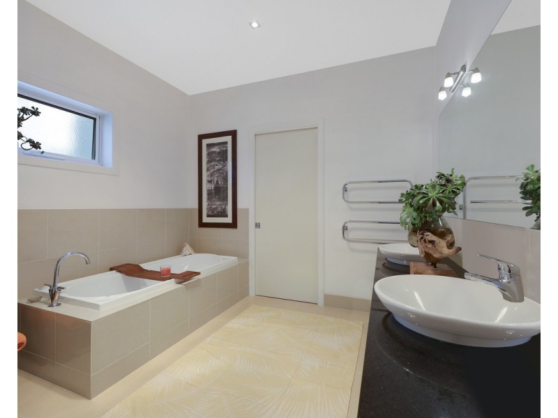 11 Barbro Terrace, Warrnambool VIC 3280