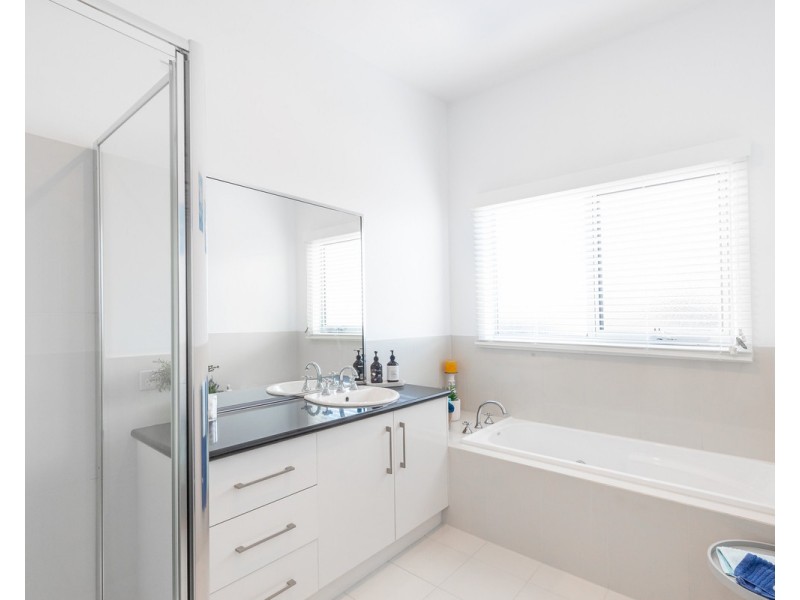 2 Bayview Terrace, Warrnambool VIC 3280