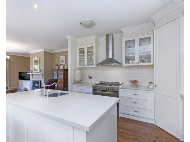6 Chenoweth Court, Warrnambool VIC 3280