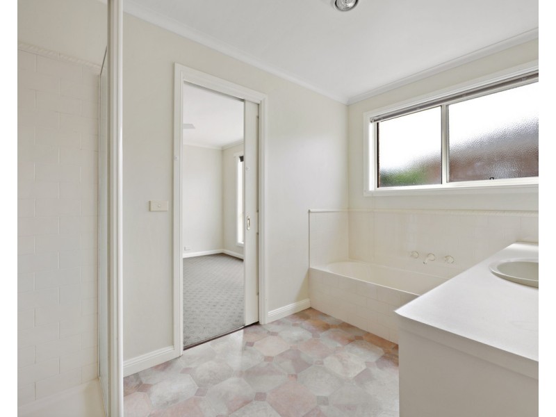 6 Festuca Court, Dennington VIC 3280