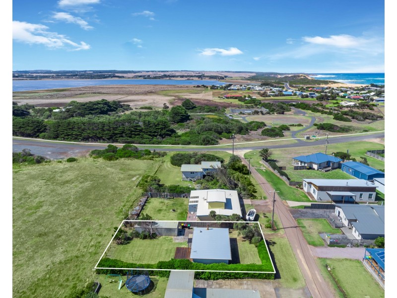 8 Casino Street, Peterborough VIC 3270