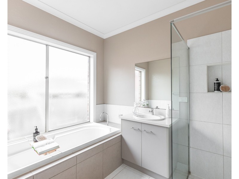 8 Chenoweth Court, Warrnambool VIC 3280