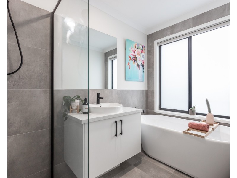 16 Yarra Drive, Warrnambool VIC 3280