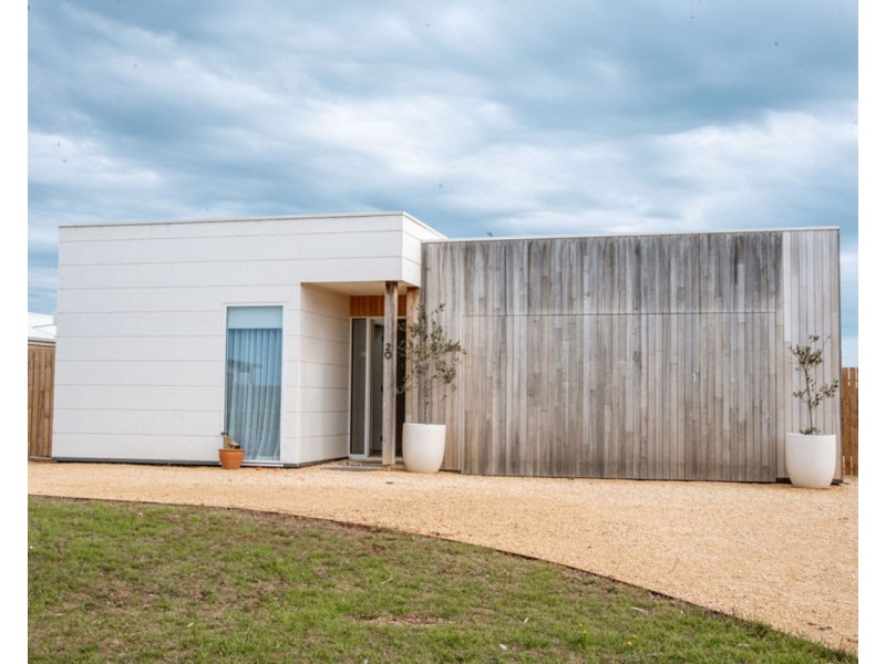 20 Callaway Court, Peterborough VIC 3270