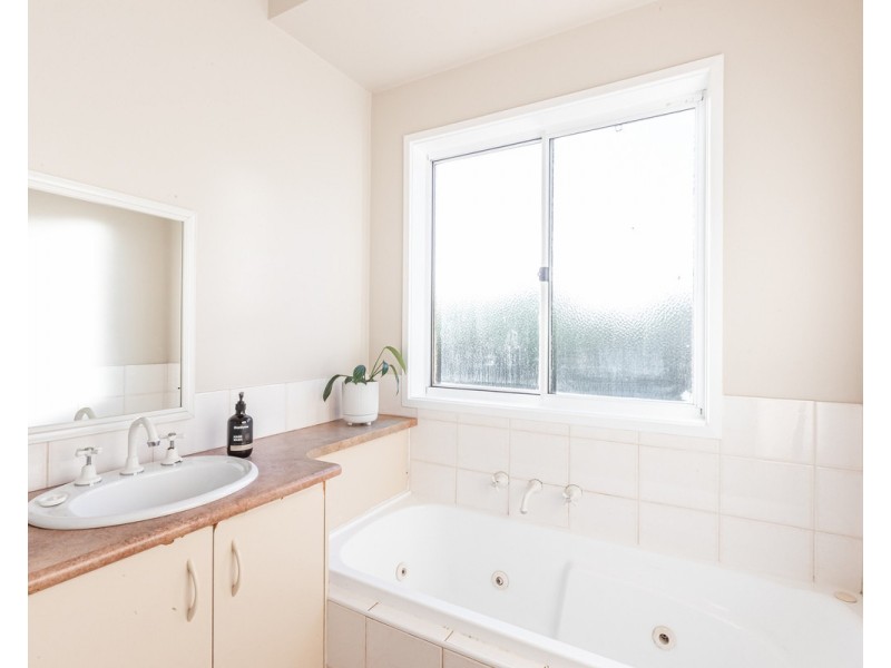 23 Bridge Road, Bushfield VIC 3281