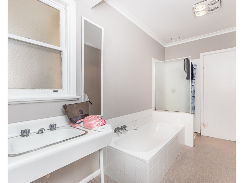 1/2 Waveny Avenue, Warrnambool VIC 3280