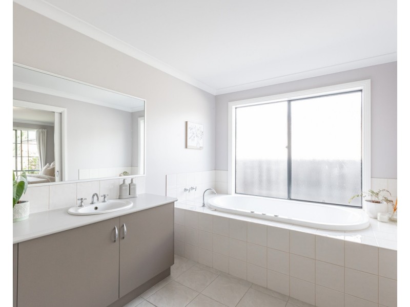 8 Sharpe Avenue, Warrnambool VIC 3280