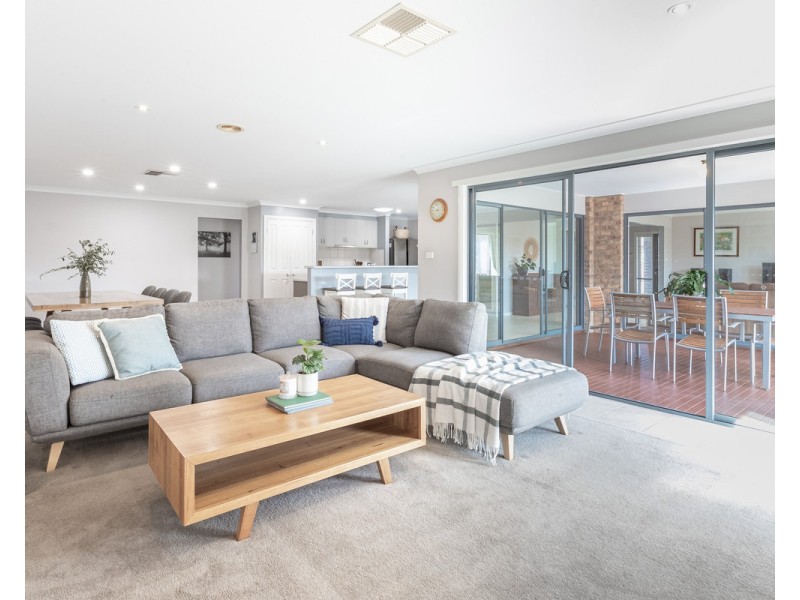 8 Sharpe Avenue, Warrnambool VIC 3280