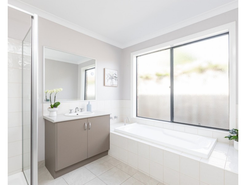 8 Sharpe Avenue, Warrnambool VIC 3280