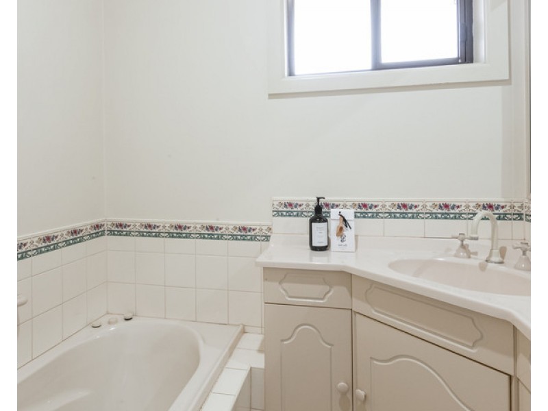 2 Hillside Avenue, Warrnambool VIC 3280