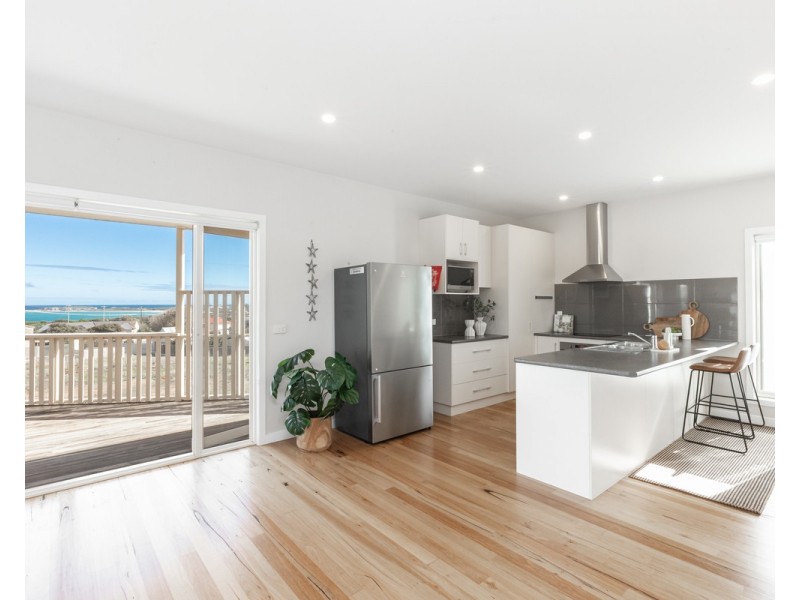 67 Ocean Grove, Warrnambool VIC 3280