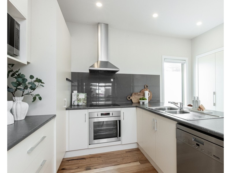 67 Ocean Grove, Warrnambool VIC 3280