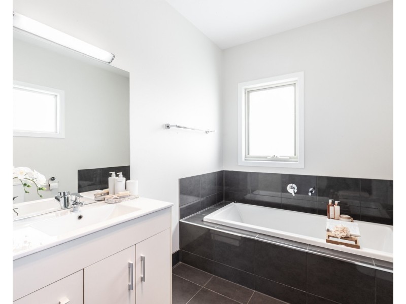 67 Ocean Grove, Warrnambool VIC 3280