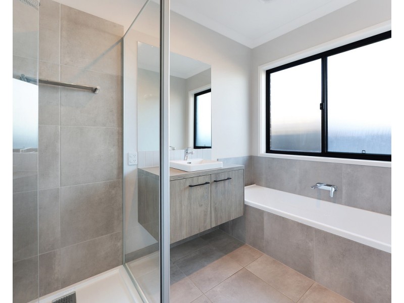 11 Mansell Drive, Dennington VIC 3280